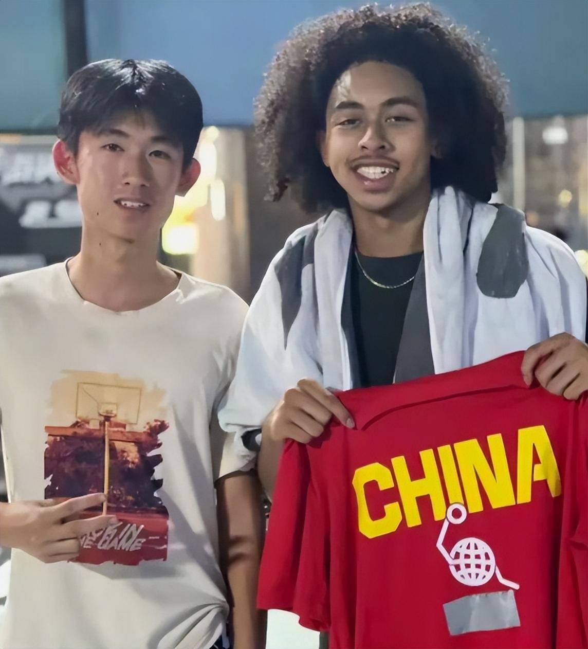 包含FIBA晒朱正赛场精彩瞬间：他的入队让中国队注入了一股全新的力量的词条