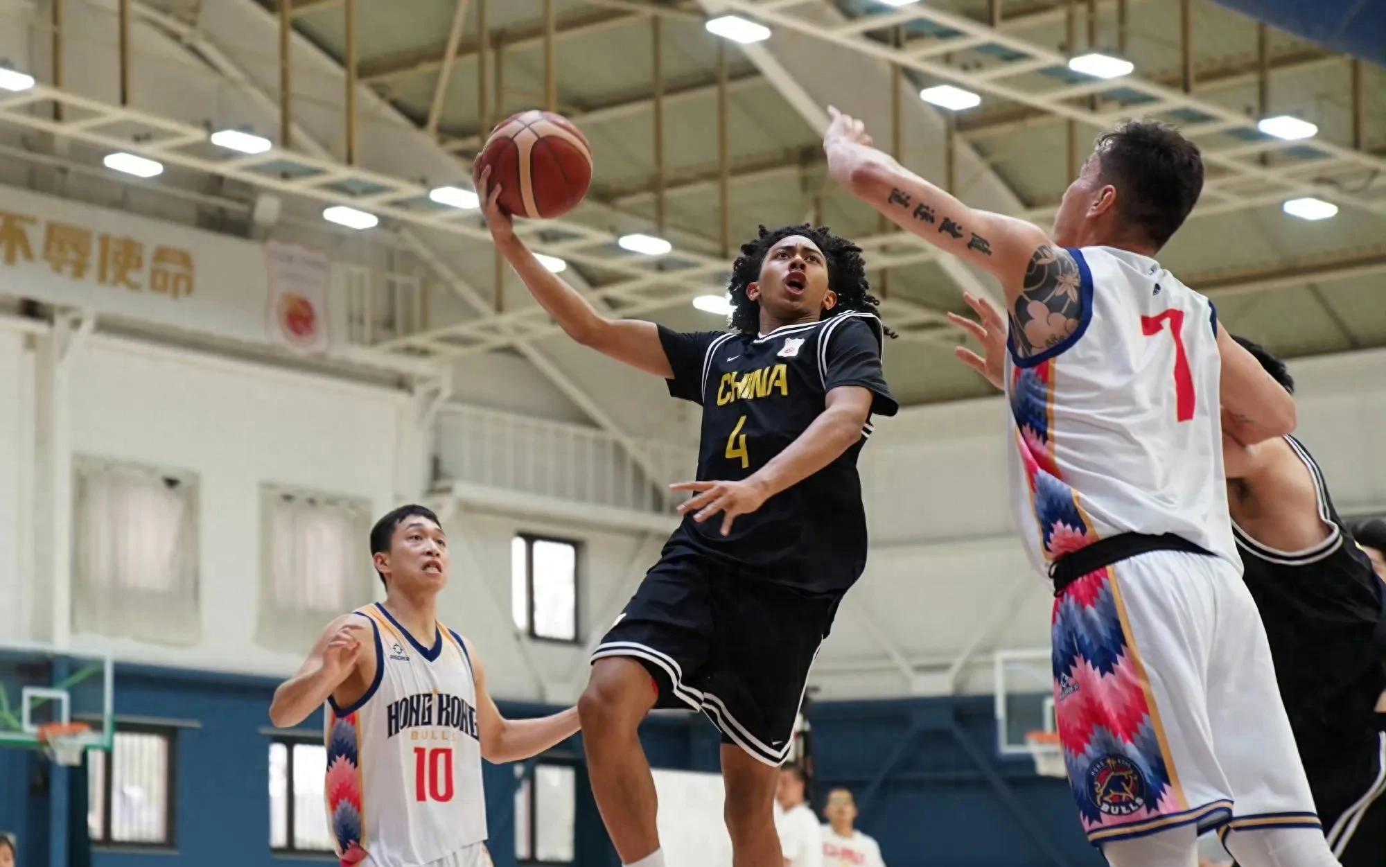 包含FIBA晒朱正赛场精彩瞬间：他的入队让中国队注入了一股全新的力量的词条