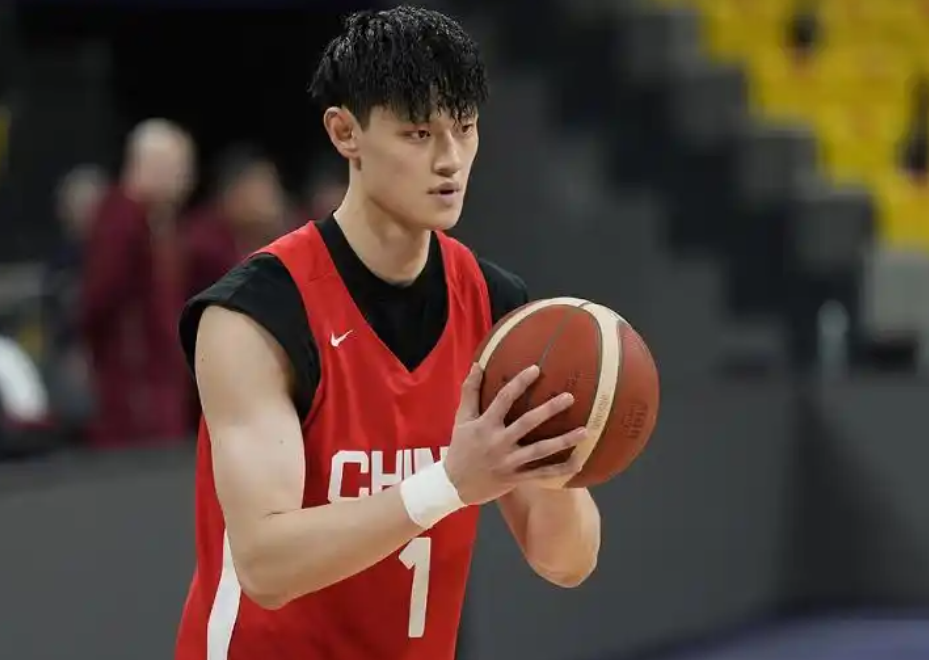 曾凡博因伤无缘亚洲杯，中国男篮：曾凡博返回俱乐部进行康复(曾凡博打球到底怎么样)