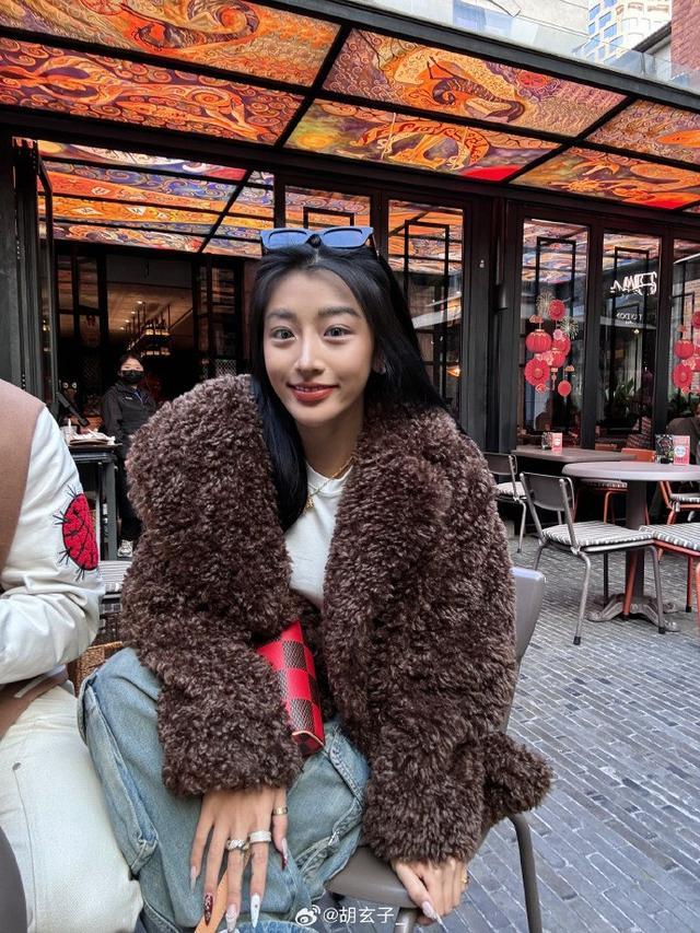 李添荣社媒更新休赛期日常，晒出观看演唱会视频(李登辉完整演讲视频)