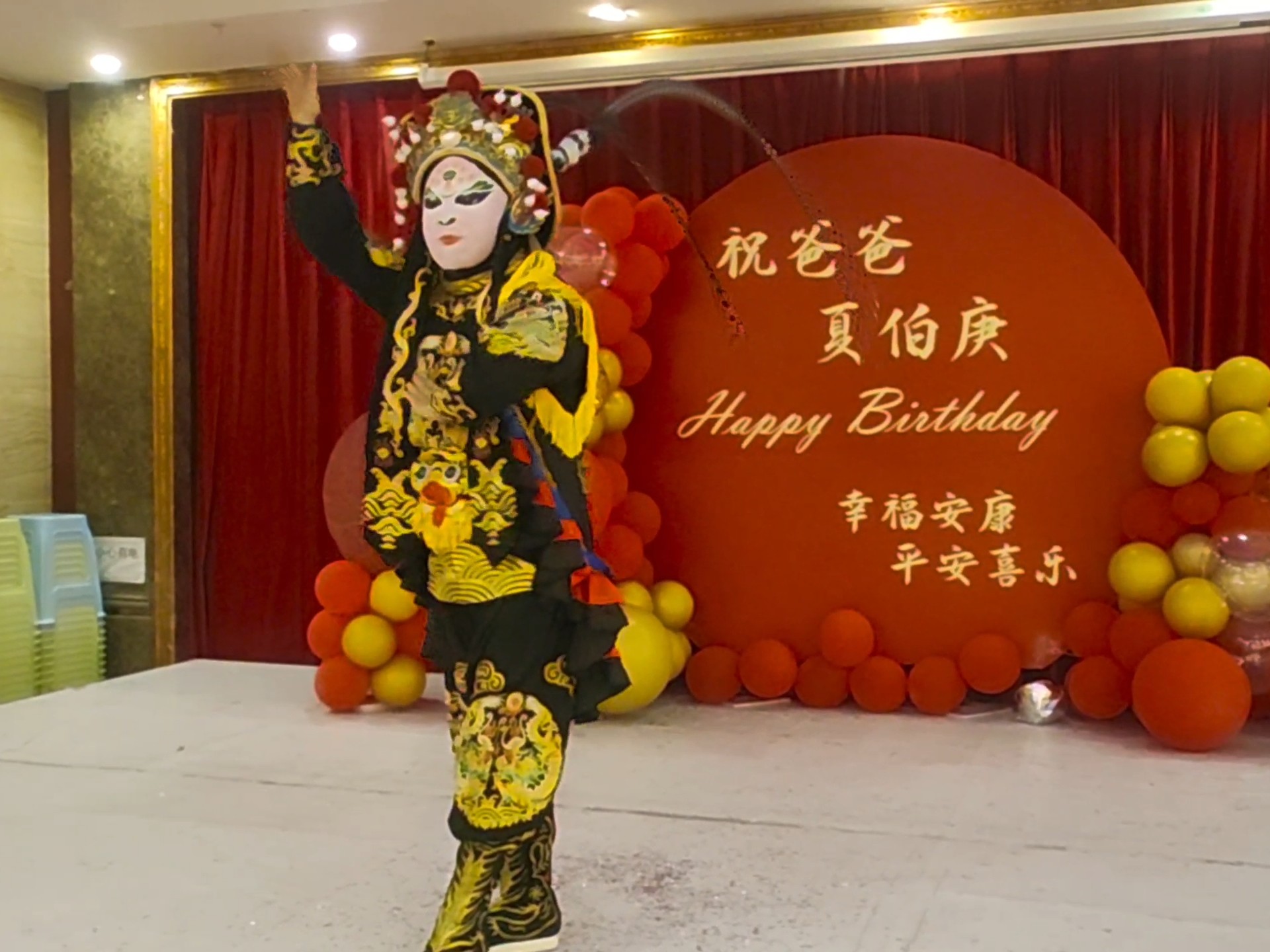 川剧变脸大师现场表演，增添活动亮点(川剧变脸视频经典川剧变脸表演)